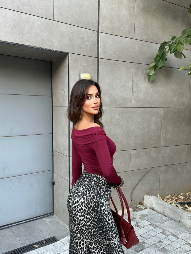 Bordo Madonna Yaka Toka Detay Crop