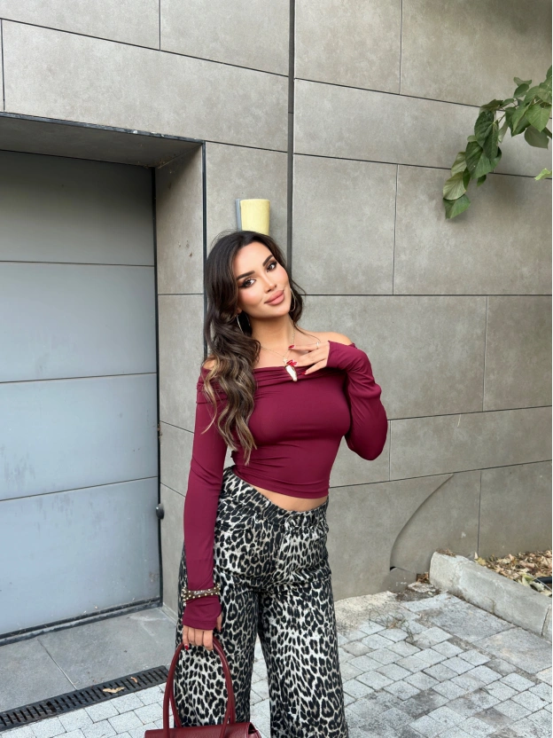 Bordo Madonna Yaka Toka Detay Crop