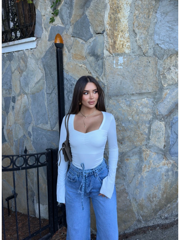 Beyaz Kalp Yaka Crop