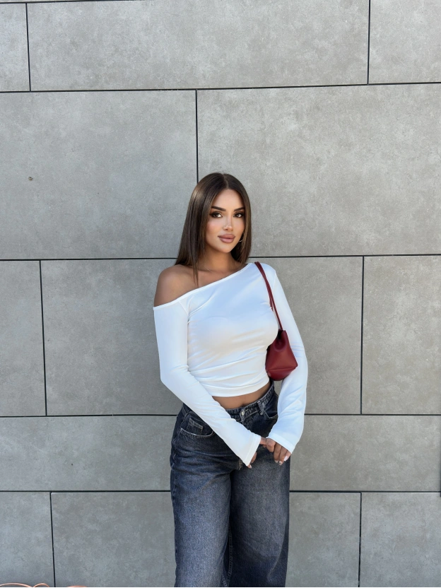 Beyaz Omuz Dekolteli Crop