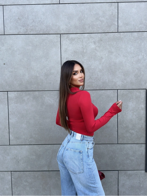 Kırmızı Damla Dekolteli Crop