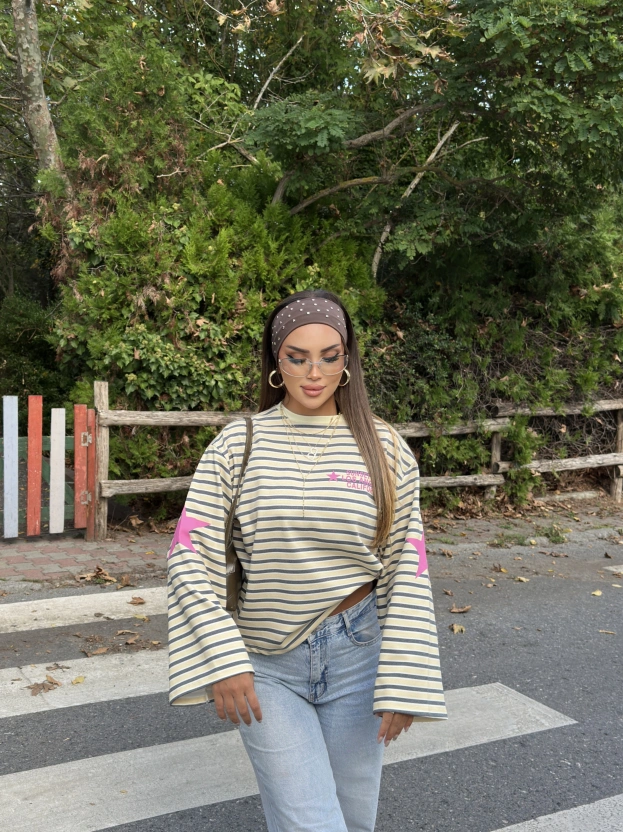 Sarı Çizgili Bisiklet Yaka Sweatshırt
