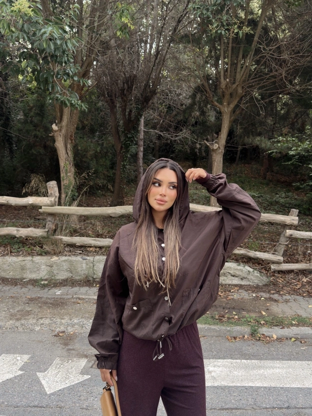 Kahverengi Kapüşonlu Yağmurluk