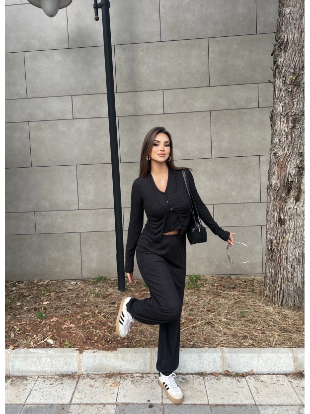 Siyah Jogger Pantolon Büstiyerli Hırka Takım