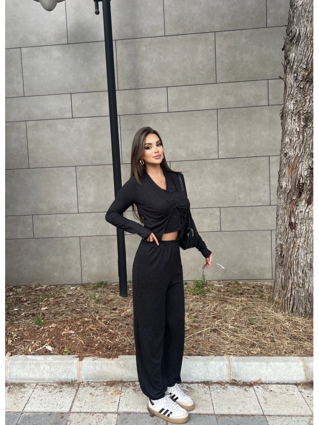 Siyah Jogger Pantolon Büstiyerli Hırka Takım