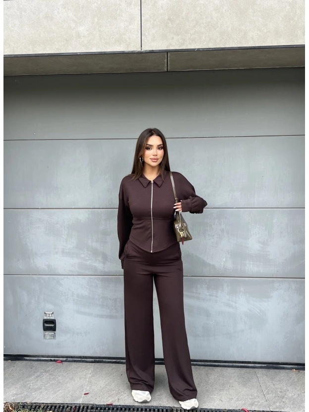 Kahverengi Polo Yaka Kuşaklı Fermuarlı Takım