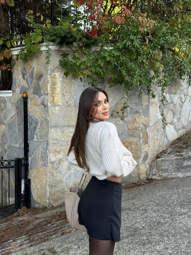 Siyah Aksesuar Tokalı Asimetrik Şort Etek