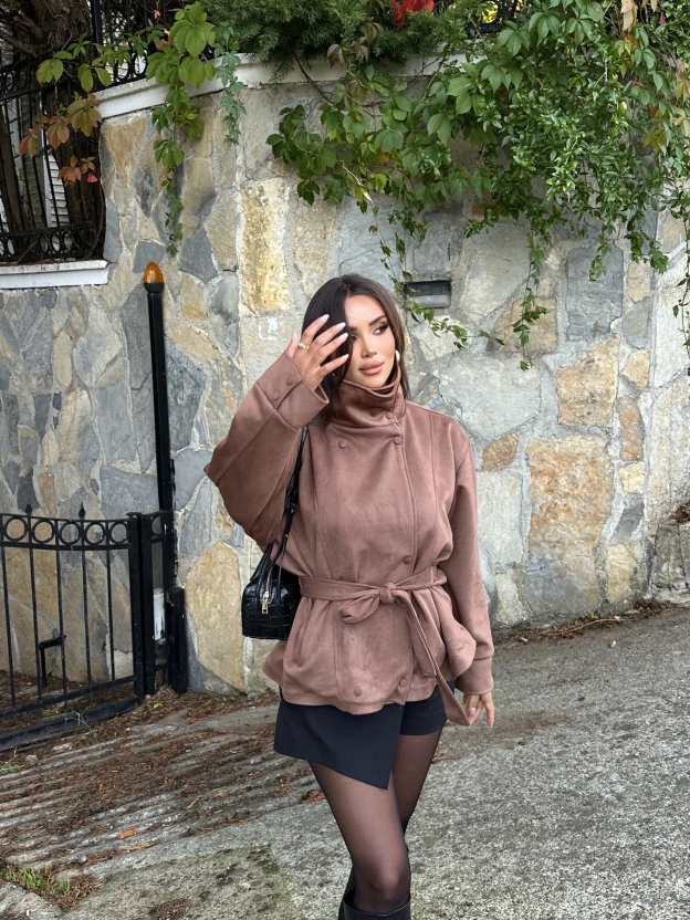 Bej Kuşaklı Dik Yaka Süet Ceket