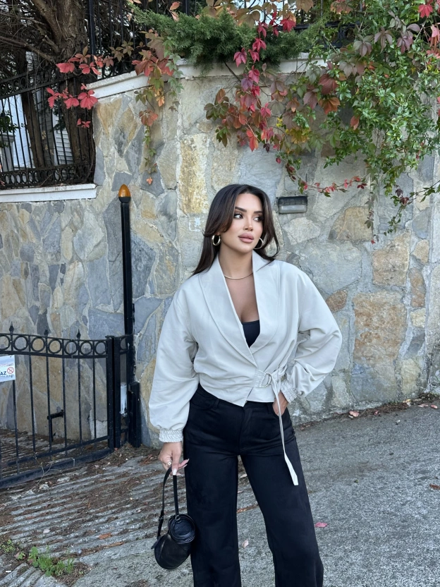 Bej Kemerli Crop Trenç Ceket