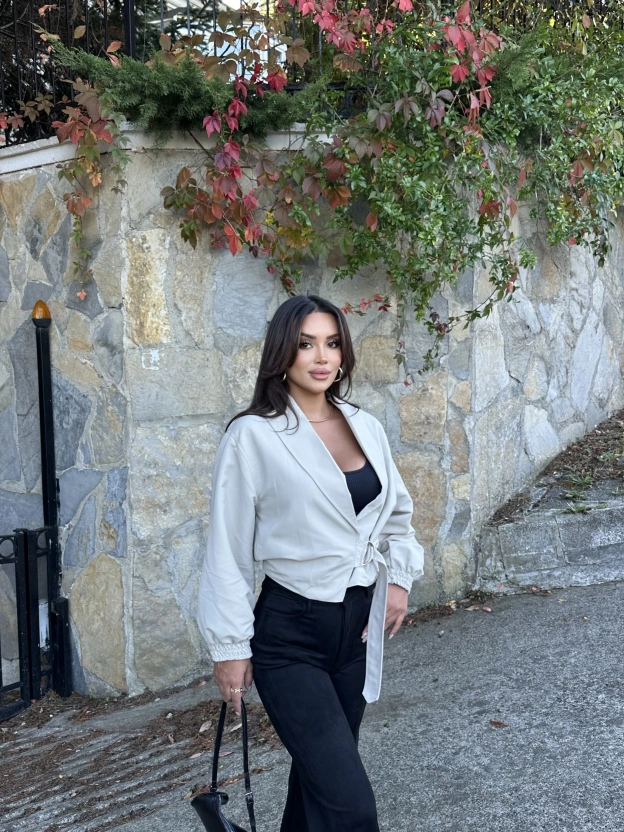 Bej Kemerli Crop Trenç Ceket