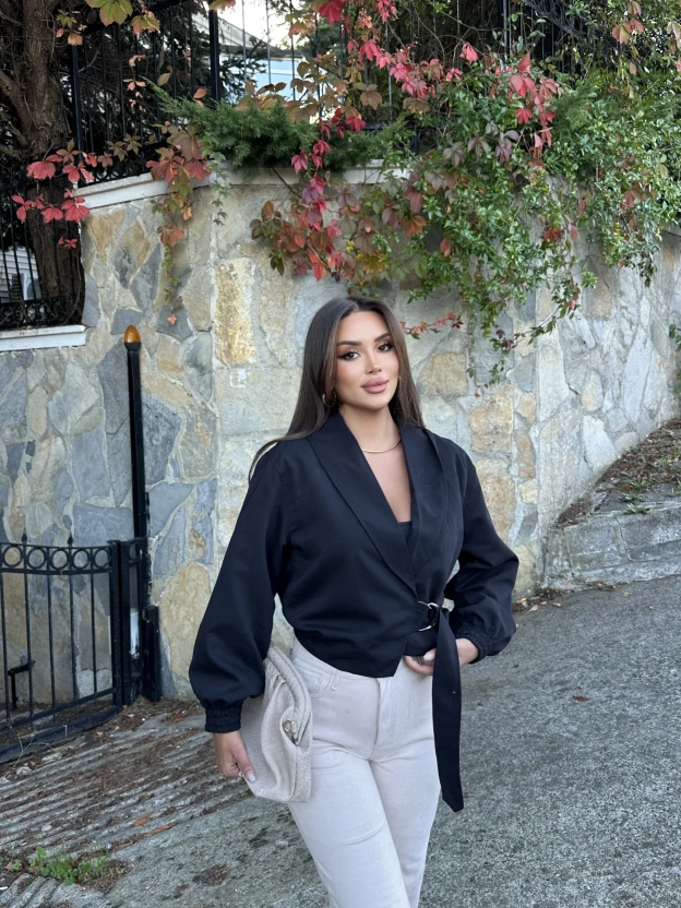 Siyah Kemerli Crop Trenç Ceket