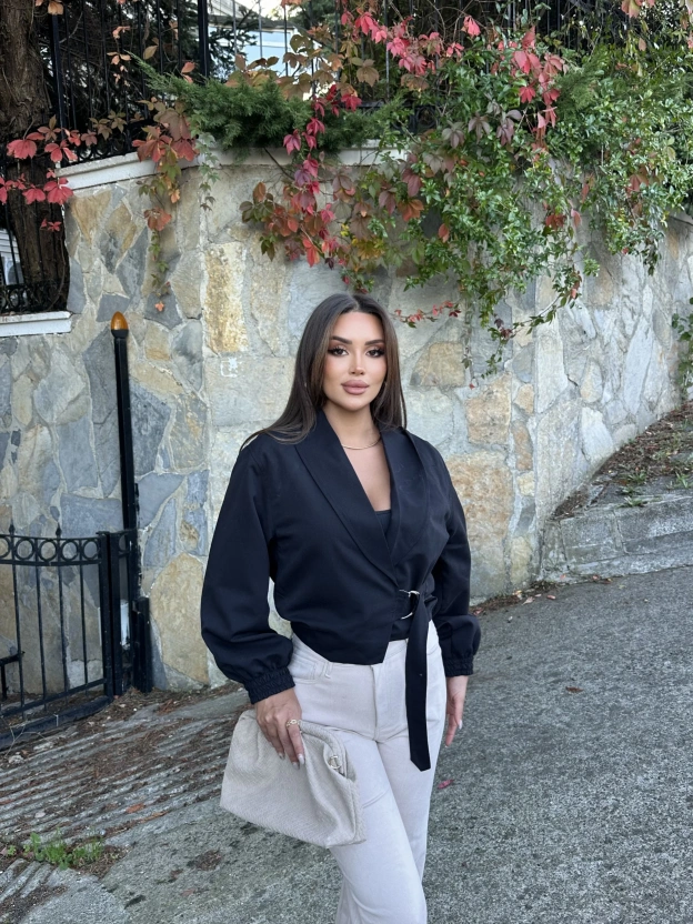 Siyah Kemerli Crop Trenç Ceket