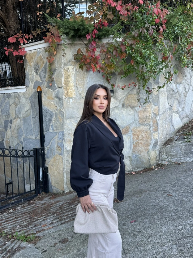 Siyah Kemerli Crop Trenç Ceket