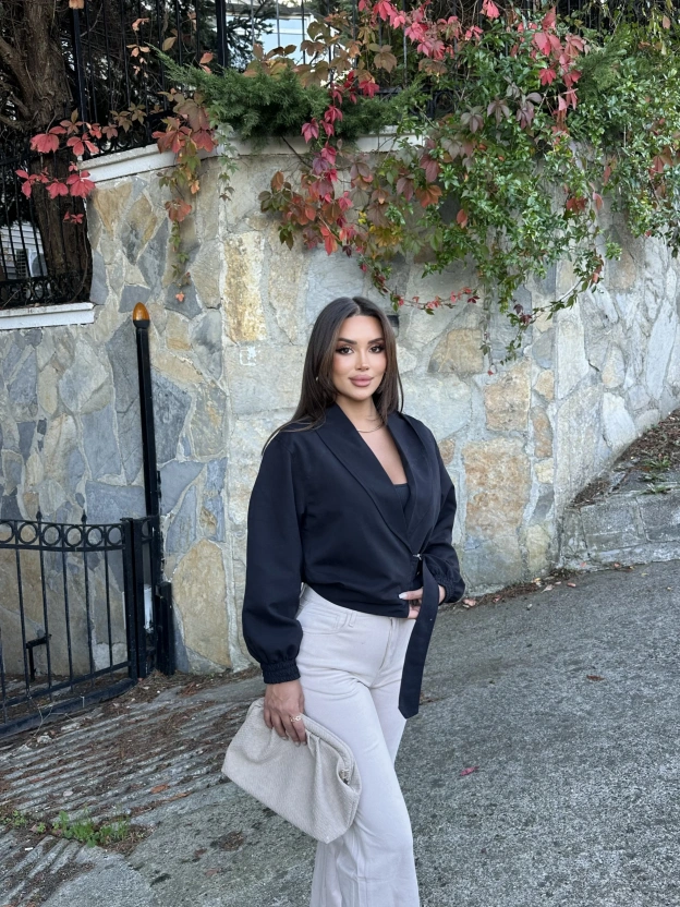 Siyah Kemerli Crop Trenç Ceket