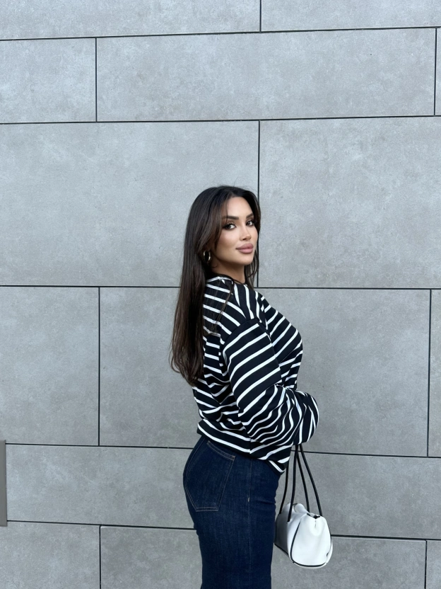 Siyah Beyaz Çizgili Bisiklet Yaka Sweatshırt
