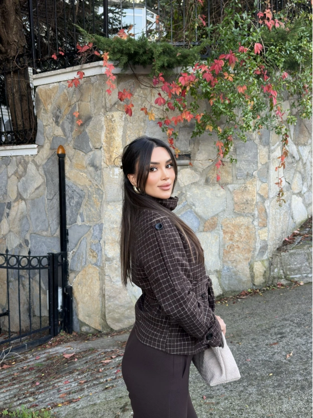 Kahverengi Mini Kareli Dik Yaka Kaşe Kaban