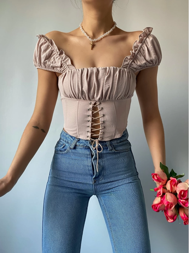 Bej Korse Detaylı Elizabeth Crop Bluz