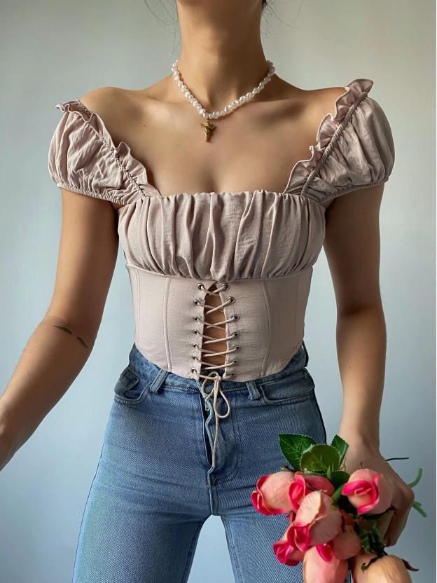 Bej Korse Detaylı Elizabeth Crop Bluz