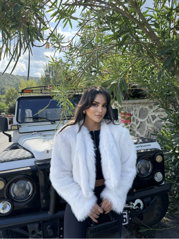 Beyaz Crop Kürk Ceket