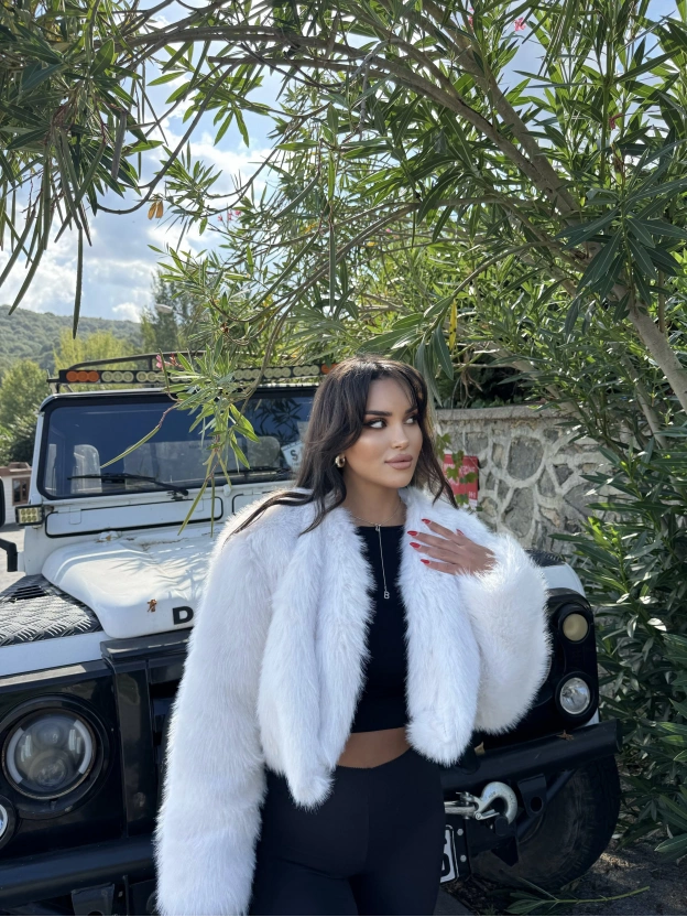 Beyaz Crop Kürk Ceket
