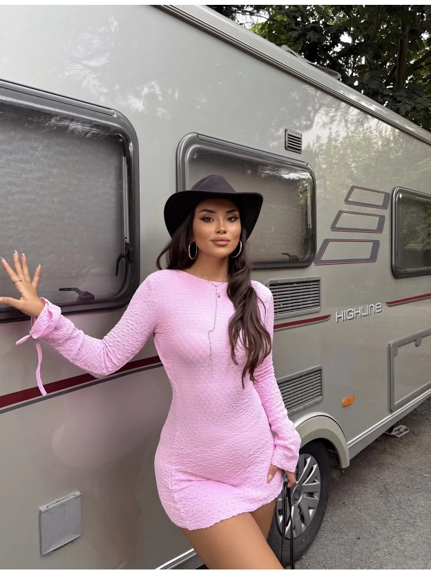 Pembe Sırt Dekolteli Gofre Mini Elbise
