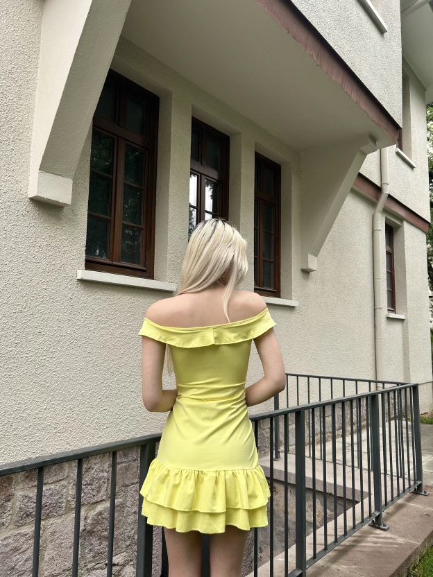 Sarı Göğüs Bağcıklı Mini Elbise