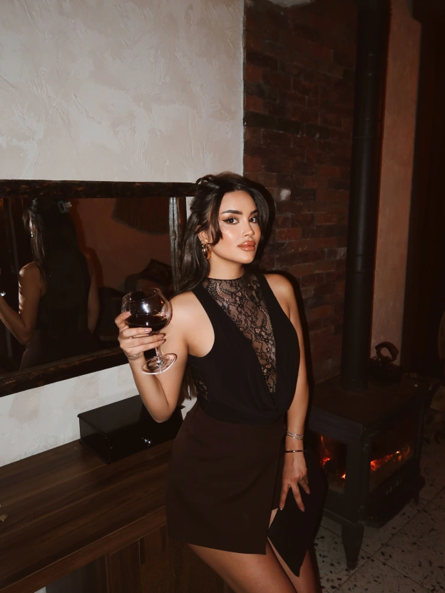 Siyah Dantel Detay Derin Degaje Bodysuit