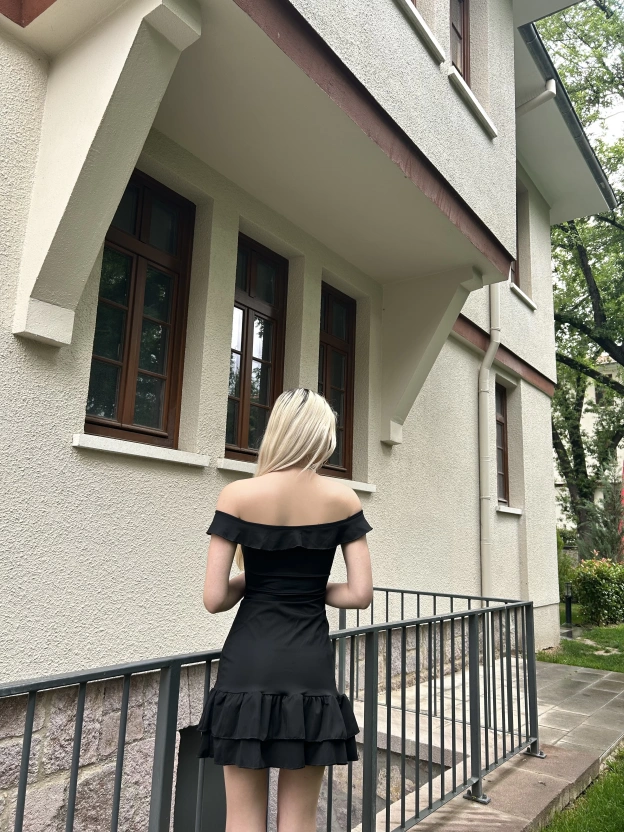 Siyah Göğüs Bağcıklı Mini Elbise