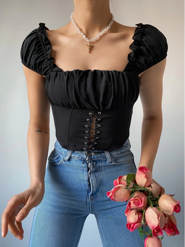 Siyah Korse Detaylı Elizabeth Crop Bluz