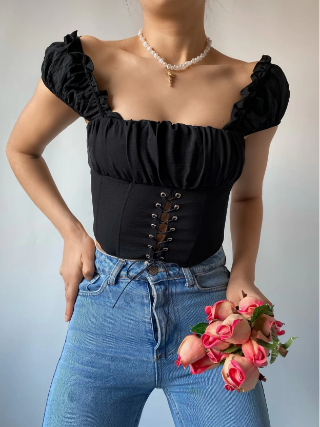 Siyah Korse Detaylı Elizabeth Crop Bluz