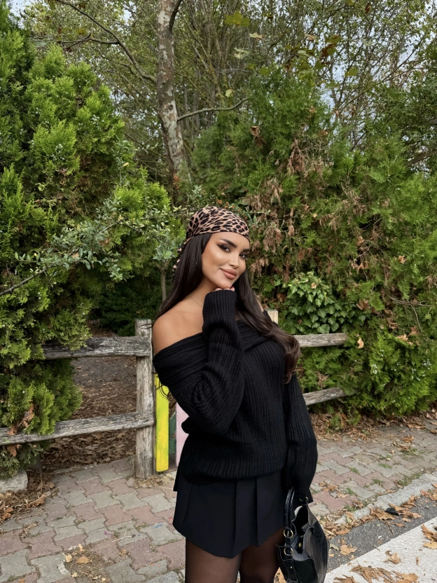 Siyah Madonna Yaka Kazak