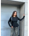 Siyah Bisiklet Yaka Volanlı Bluz