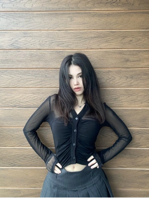 Siyah Tül Detay Düğmeli Crop