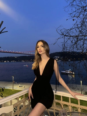 Siyah Omuz Büzgü Şortlu Elbise