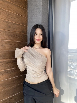 Bej Kürk Detaylı Tek Omuz Bluz