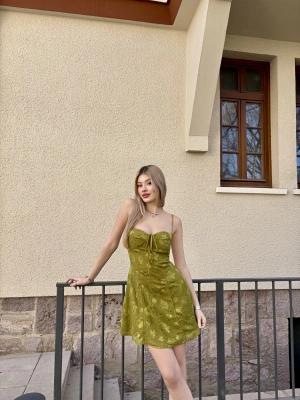 Yeşil Askılı Dantel Detay Elbise
