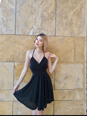 Siyah Sırt Bağlama Askılı Elbise