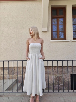 Beyaz Dakron Straplez Elbise