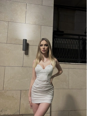 Beyaz Korse Detay Saten Elbise