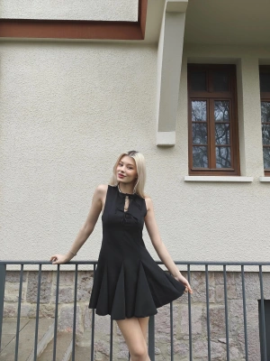 Siyah Bağlama Detay Tasarım Mini Şortlu Elbise