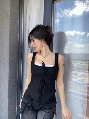 Siyah Fiyonk Detay Tasarım Crop Bluz