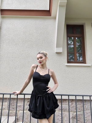 Siyah Askılı Fırfırlı Volan Elbise