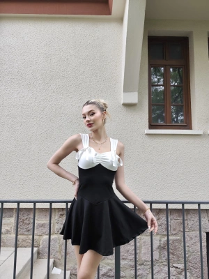 Siyah Garnili Fiyonk Mini Elbise