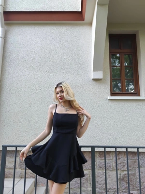Siyah Askılı Prenses Elbise