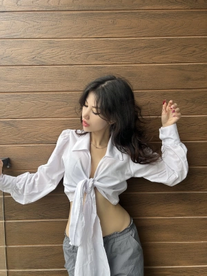 Beyaz Kruvaze Bağlamalı Gömlek