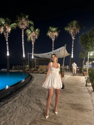 Beyaz Dantel Detay Askılı Prenses Elbise