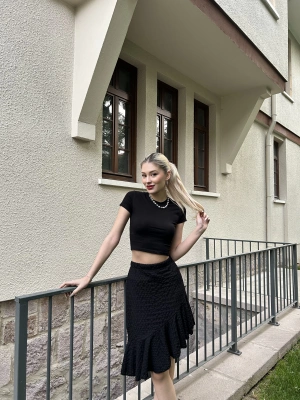 Siyah Asimetrik Bürümcük Etek