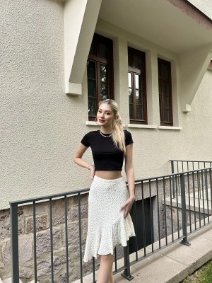 Beyaz Asimetrik Bürümcük Etek