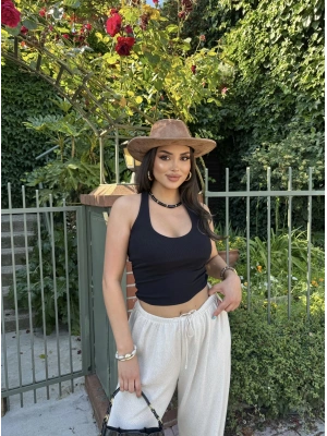 Siyah Boyundan Geçirmeli Crop
