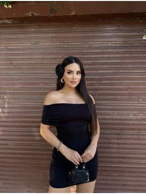 Siyah Madonna Yaka Mini Elbise